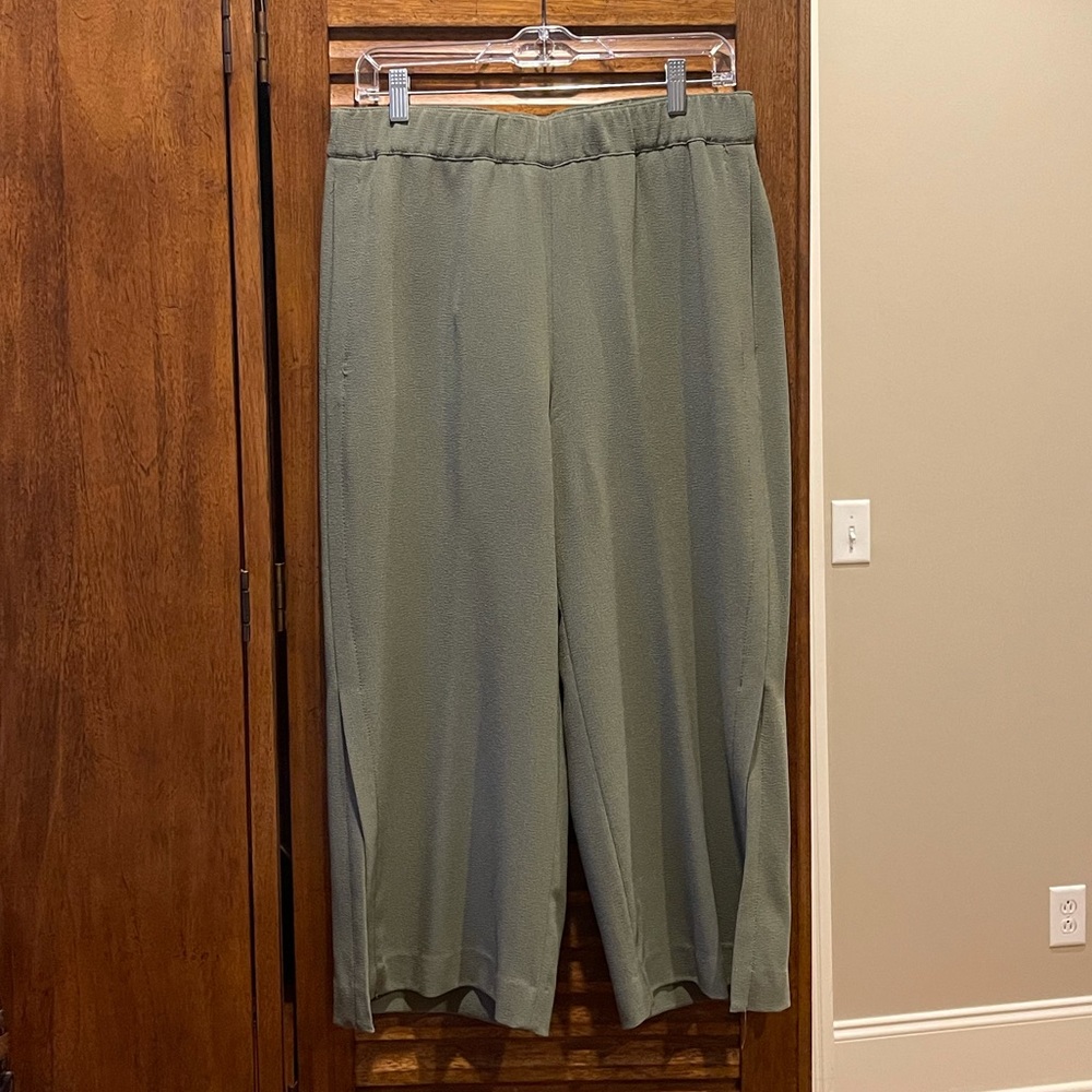 White House Black Market Wide Leg Crop Pant